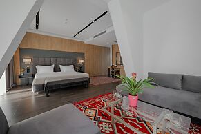 Uji i Ftohte Hotel
