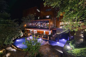 Uji i Ftohte Hotel