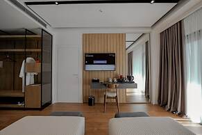 Uji i Ftohte Hotel