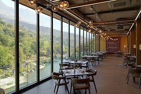 Uji i Ftohte Hotel