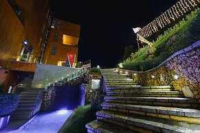 Uji i Ftohte Hotel