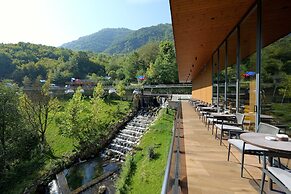 Uji i Ftohte Hotel