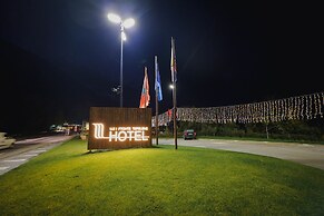Uji i Ftohte Hotel