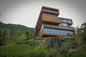 Uji i Ftohte Hotel