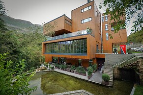 Uji i Ftohte Hotel