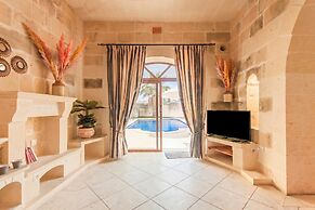 Centre Island Gozitan Farmhouse & Pool