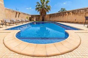 Centre Island Gozitan Farmhouse & Pool
