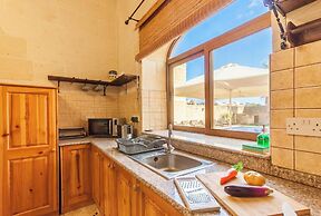 Centre Island Gozitan Farmhouse & Pool