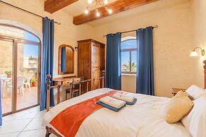 Centre Island Gozitan Farmhouse & Pool
