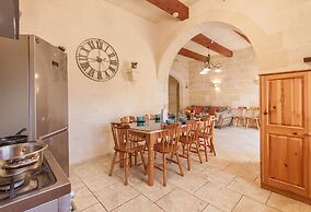Centre Island Gozitan Farmhouse & Pool