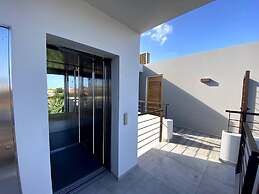 Impeccable 2-bed Apartment in Willemstad