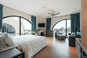Elements Hotel & Shops