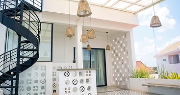 Central Modern Private Villa by La San