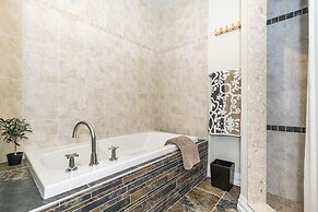 Annex Loft Suites