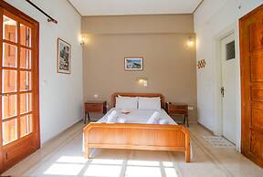 Almira Inn