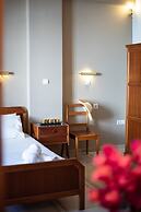 Almira Inn