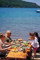 Marimare Beach & Bungalow Hotel
