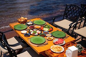 Marimare Beach & Bungalow Hotel