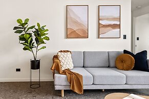Cinema Suites Apartments by Urban Rest