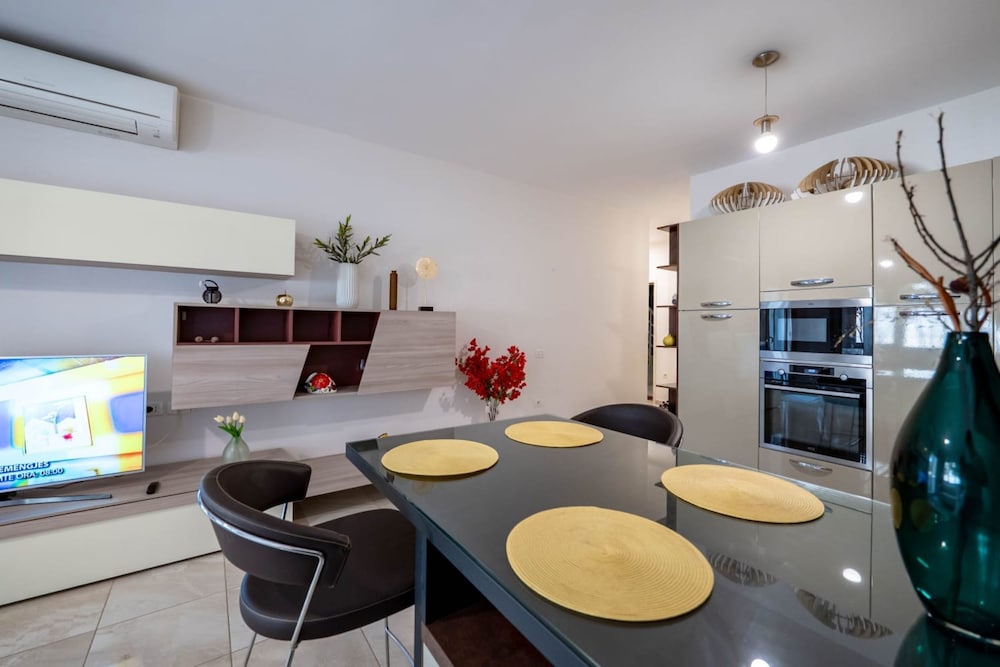 Beachfront Sion Sarande Apartment