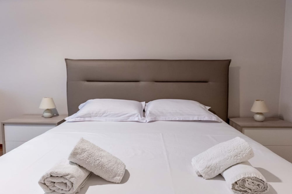 Beachfront Sion Sarande Apartment
