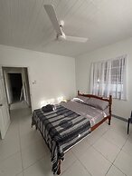 2 Bed Apartment - Sea View & 10min to Local Beach