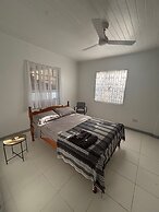 2 Bed Apartment - Sea View & 10min to Local Beach