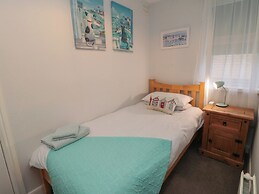17 Costa Way