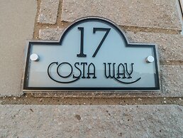 17 Costa Way