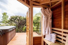 3 Bedroom Bungalow With Htub & Private Loch Access