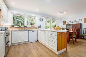 3 Bedroom Bungalow With Htub & Private Loch Access