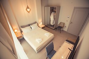 IO Luxury Pool & Hot Tub Suites