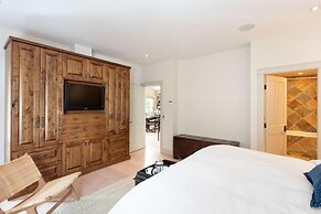 8166 Nicklaus North