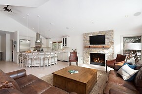 8166 Nicklaus North