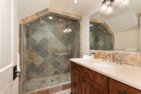 8166 Nicklaus North