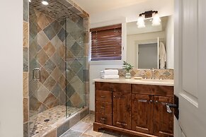 8166 Nicklaus North