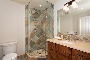 8166 Nicklaus North
