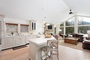 8166 Nicklaus North