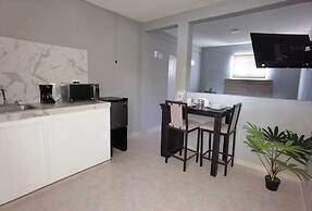 8th Street Suites