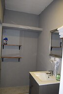 8th Street Suites