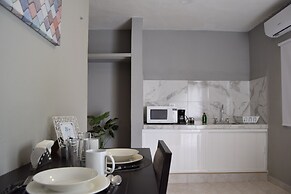 8th Street Suites