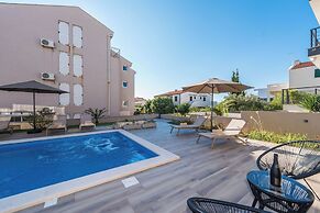 Pool apartments Villa Meteorite