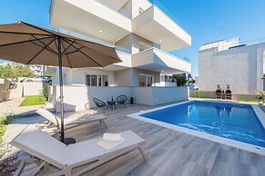 Pool apartments Villa Meteorite