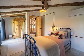 Dachas Cove Hotel