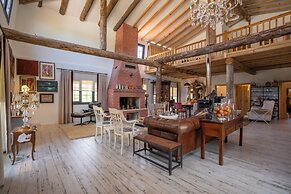 Dachas Cove Hotel