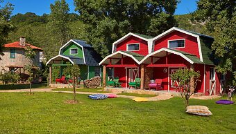 Dachas Cove Hotel