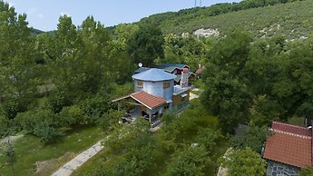 Dachas Cove Hotel