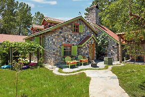 Dachas Cove Hotel