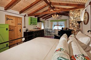 Dachas Cove Hotel