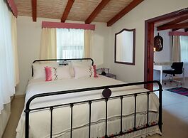 Dachas Cove Hotel